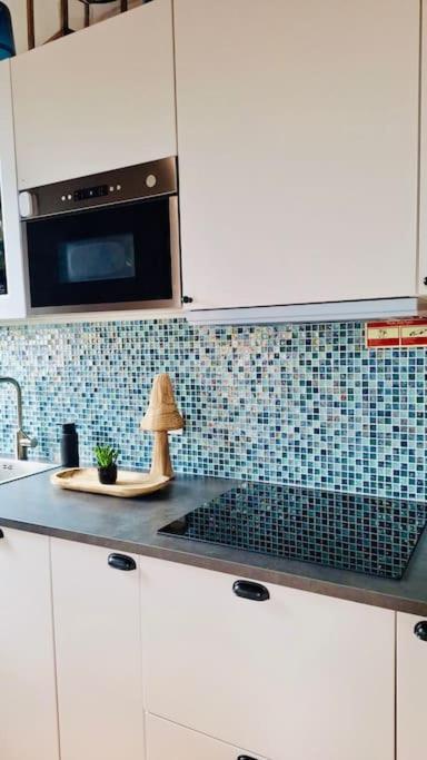 Charming 2br W Terrace & Garden Appartement *
