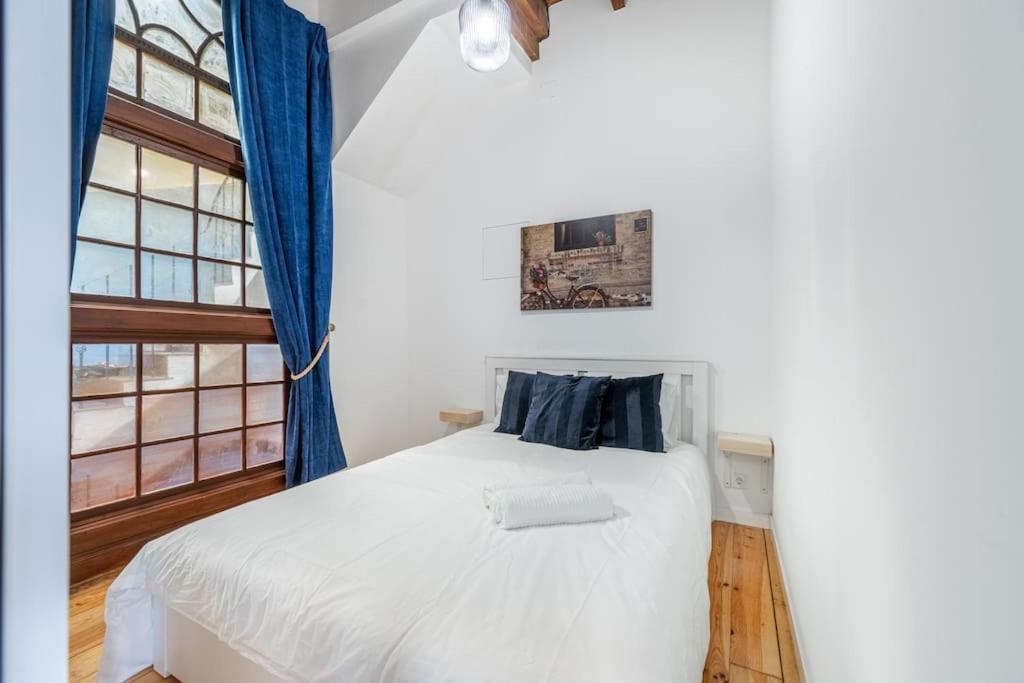 Charming 2br W Terrace & Garden Appartement *