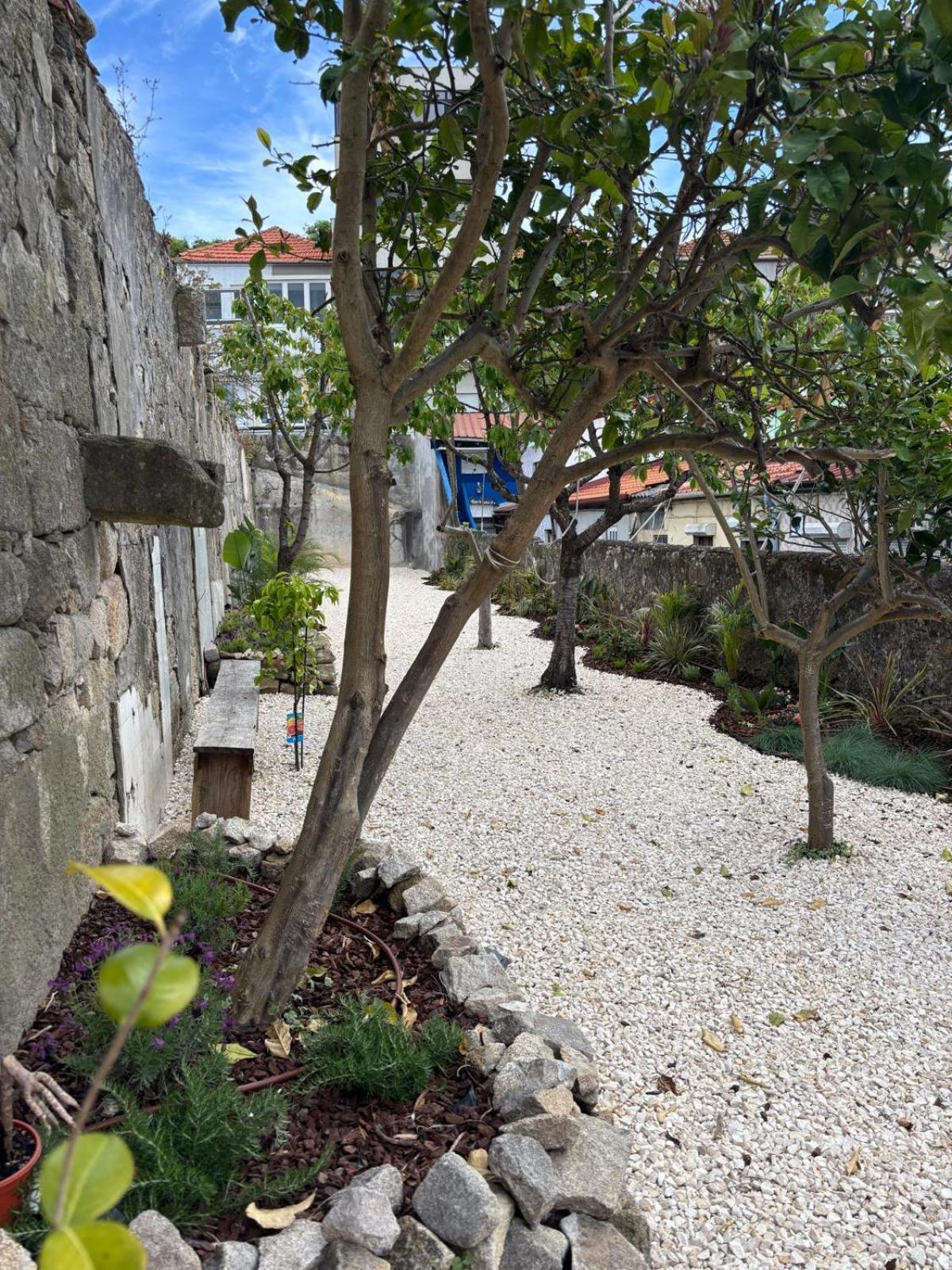 Charming 2br W Terrace & Garden *