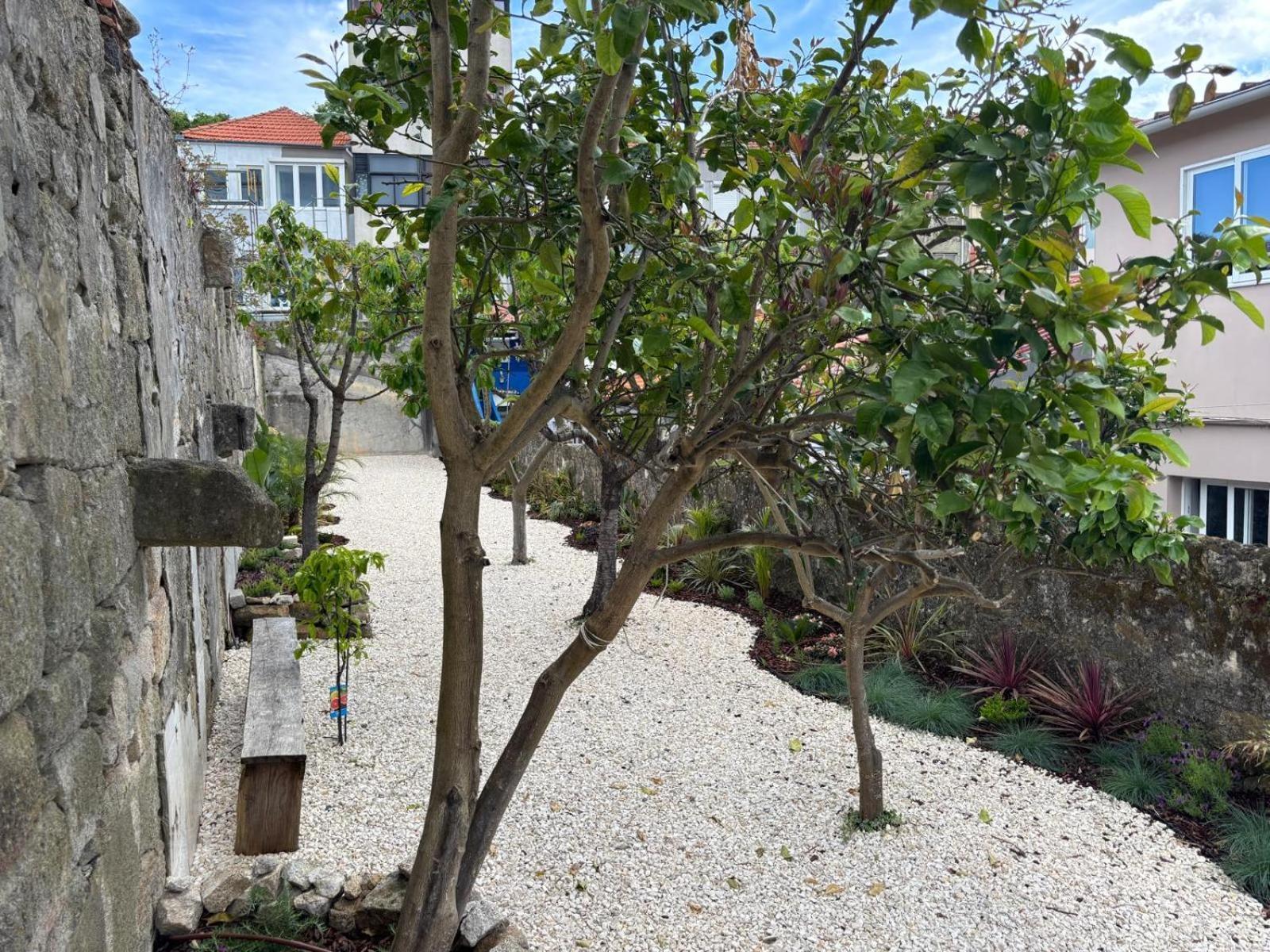 Charming 2br W Terrace & Garden * Oporto